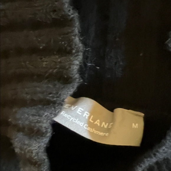 Everlane recycled cashmere mock turtleneck sweater - Picture 3 of 9
